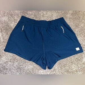 Vuori Dash Athletic Shorts size Large Teal 2.5 “ inseam nwot